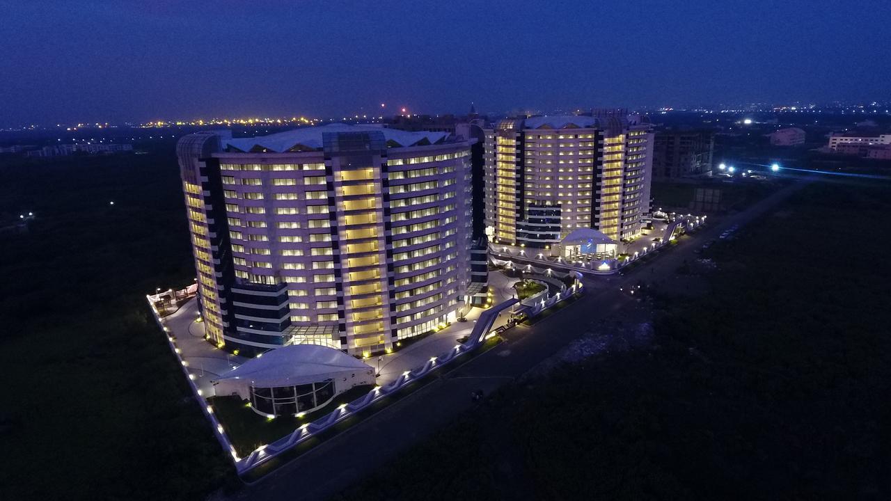 Rajhans Belliza Service Apartment 수라트 외부 사진