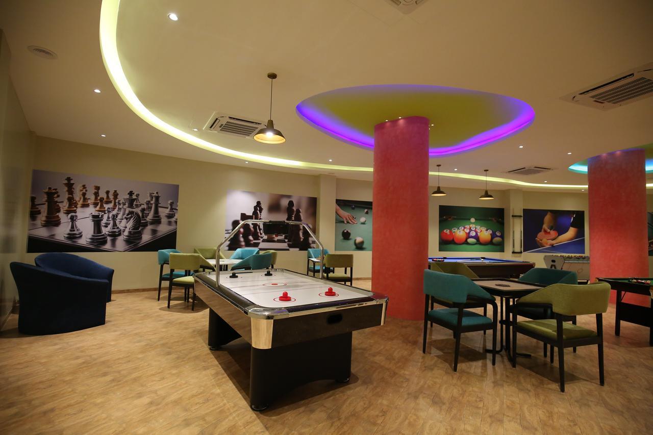 Rajhans Belliza Service Apartment 수라트 외부 사진