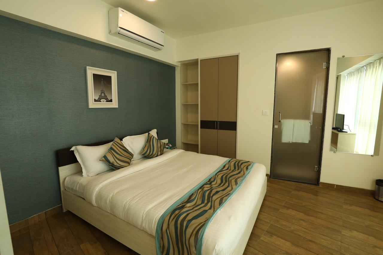 Rajhans Belliza Service Apartment 수라트 외부 사진