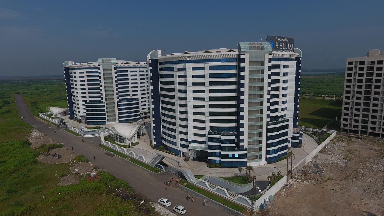 Rajhans Belliza Service Apartment 수라트 외부 사진