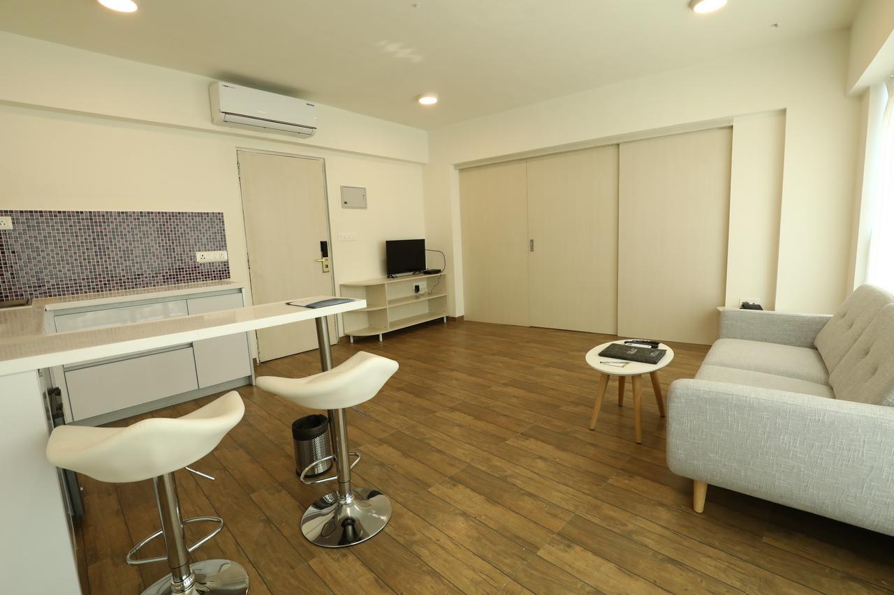 Rajhans Belliza Service Apartment 수라트 외부 사진