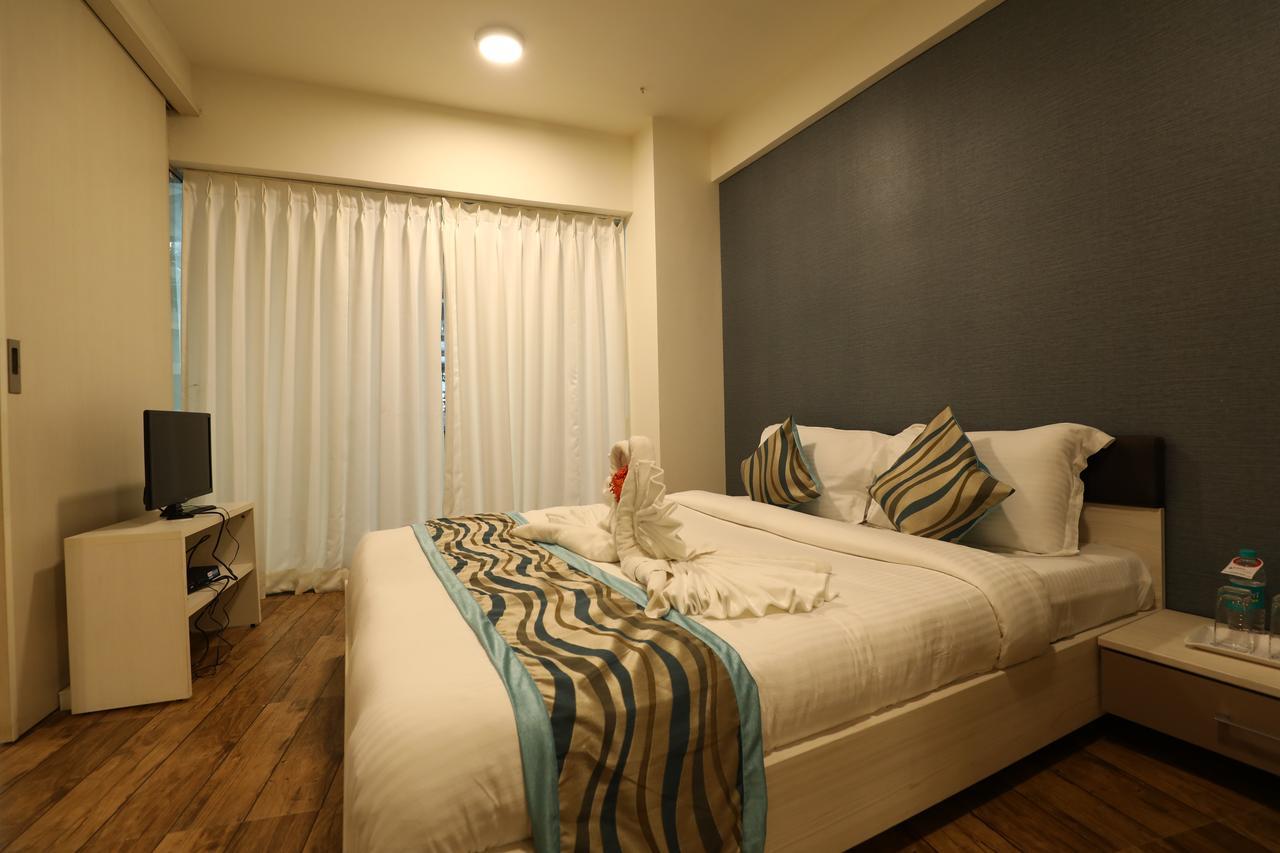 Rajhans Belliza Service Apartment 수라트 외부 사진