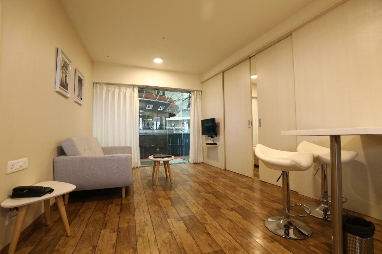 Rajhans Belliza Service Apartment 수라트 외부 사진